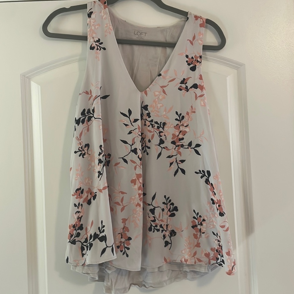 Sleeveless shirt